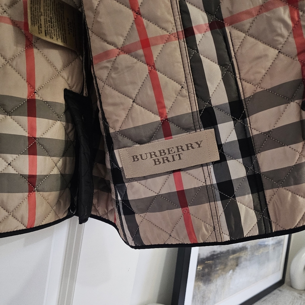 Burberry - Picture 6 of 9